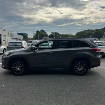Another view of 2017 Toyota Highlander SE for sale in Carlstadt, NJ at 101 Motors