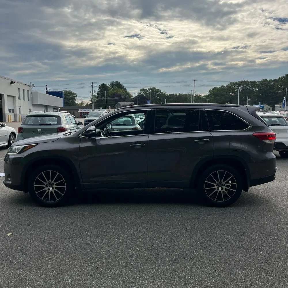 Toyota Highlander photo 3