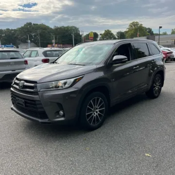 Gray 2017 Toyota Highlander SE for sale in Carlstadt, NJ