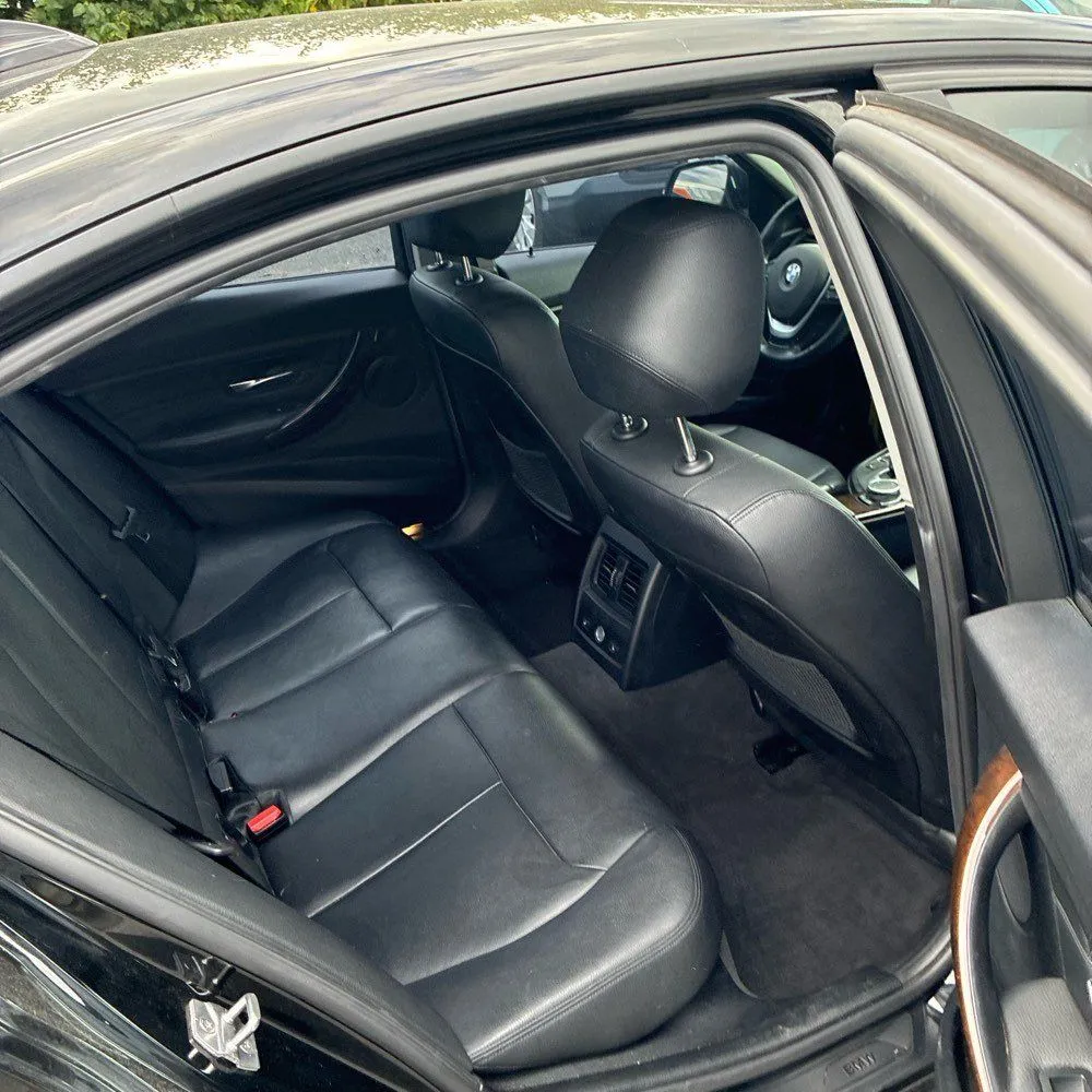 BMW 328i photo 23