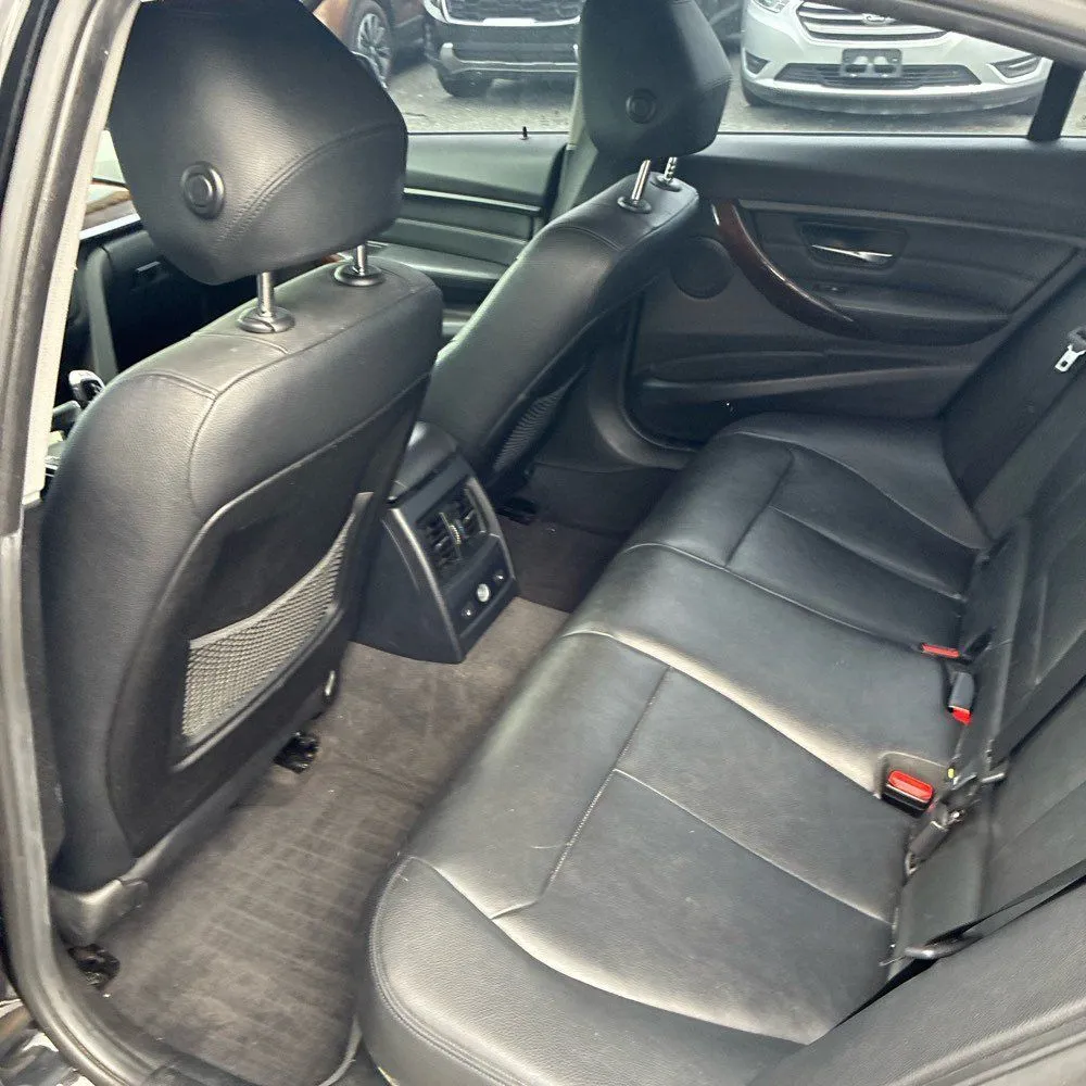 BMW 328i photo 22