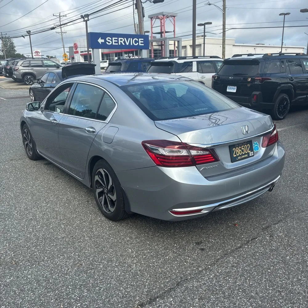 Honda Accord photo 5