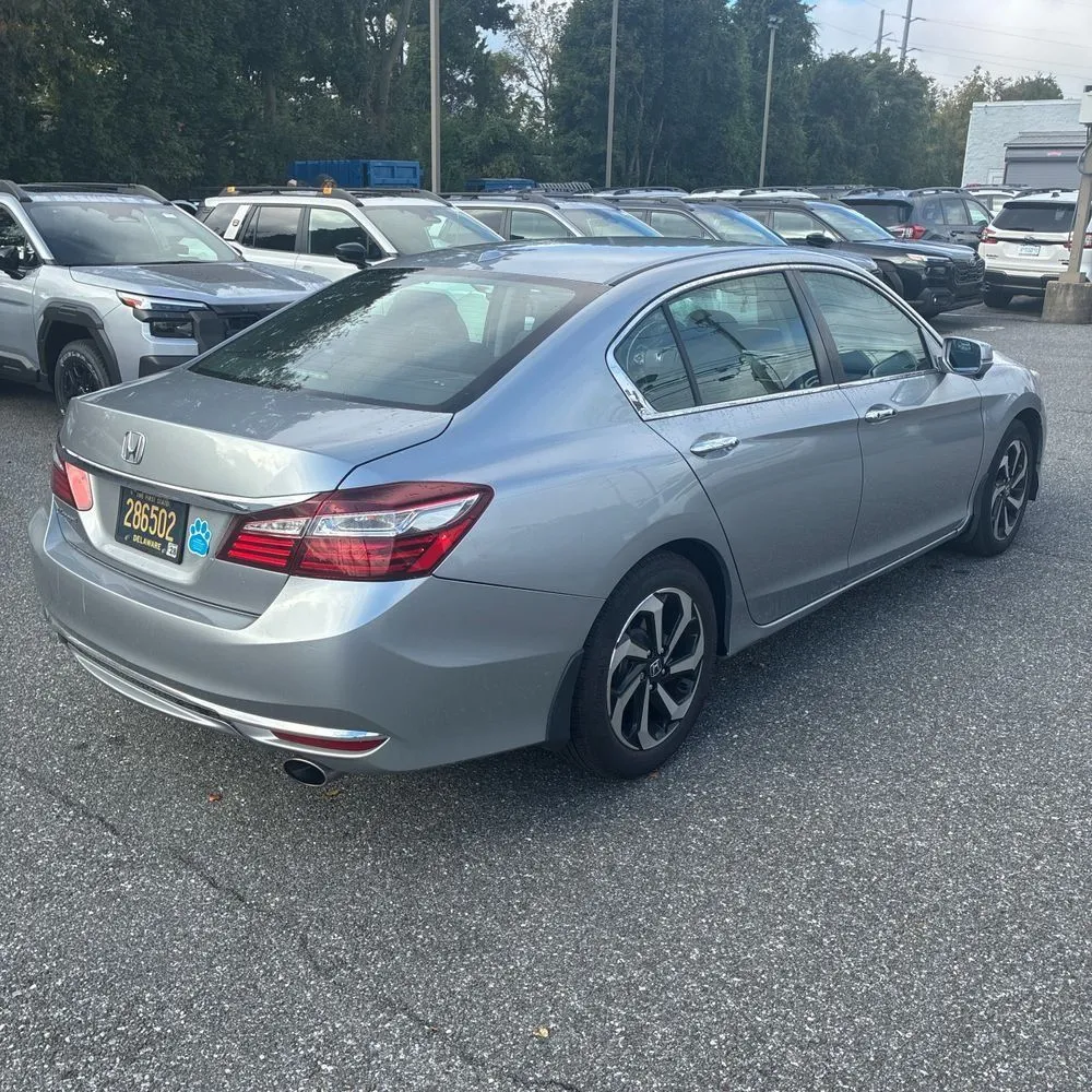 Honda Accord photo 8