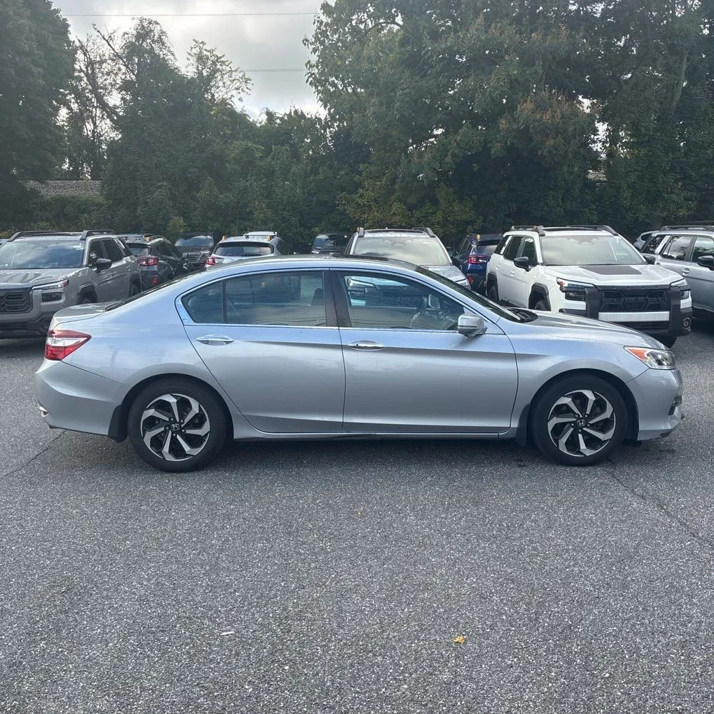 Honda Accord photo 10