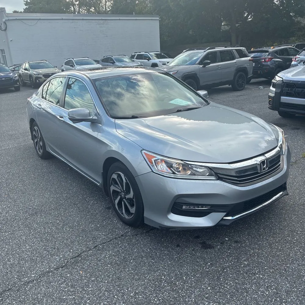 Honda Accord photo 12