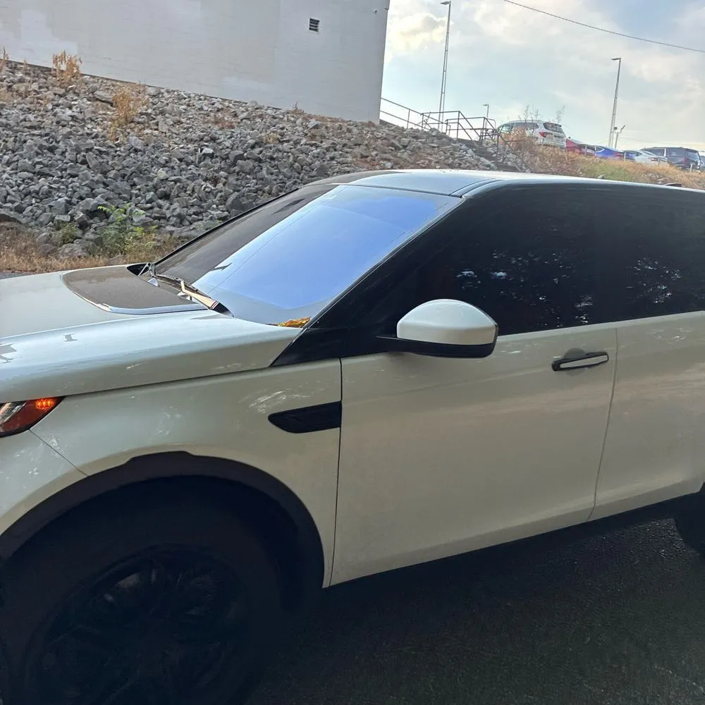 Land Rover Discovery Sport photo 2