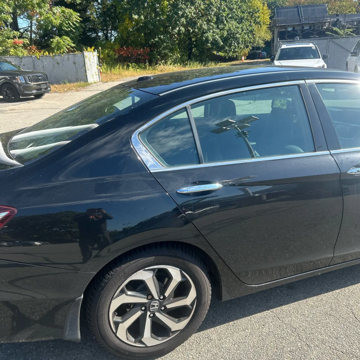Honda Accord photo 9