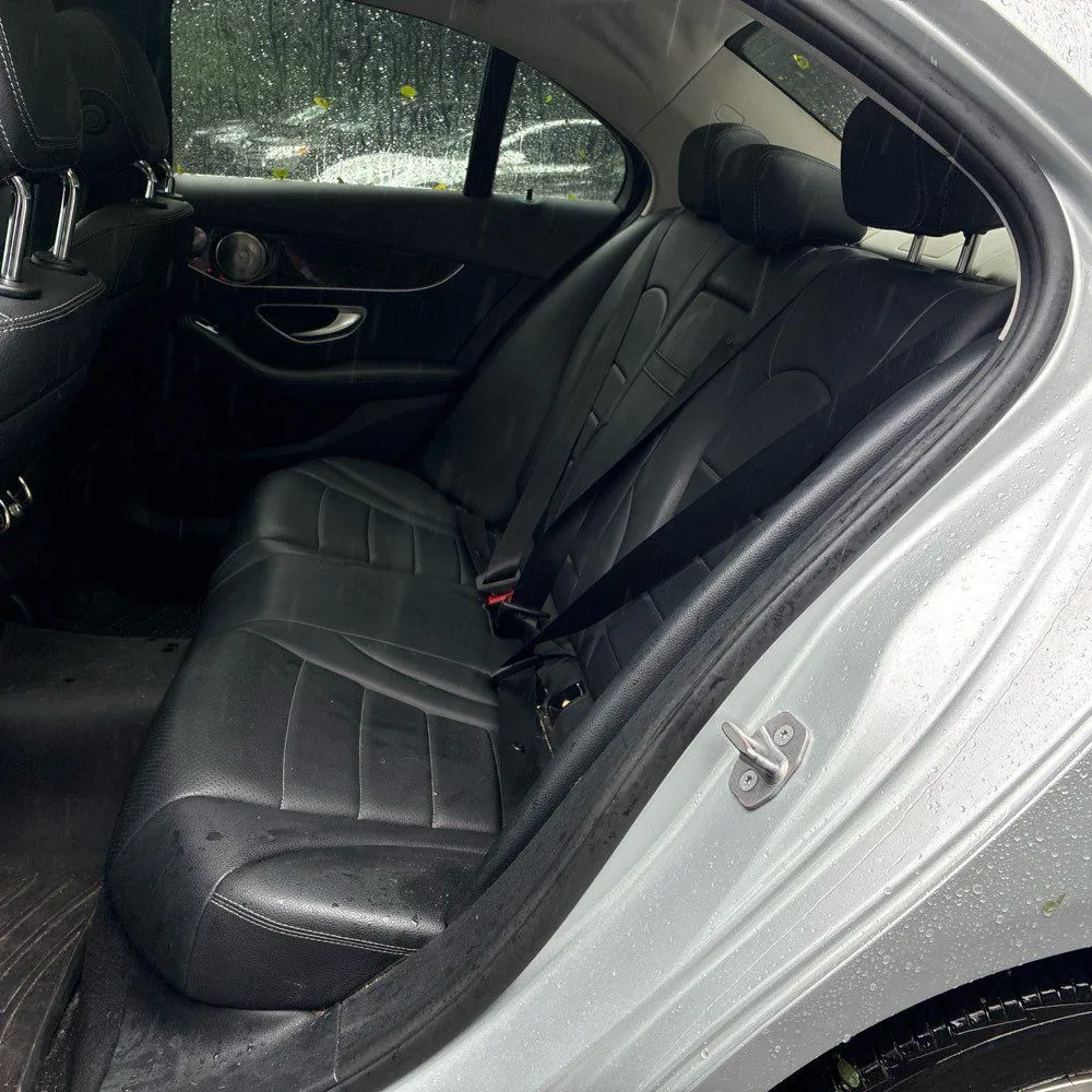 Mercedes-Benz C300 photo 23