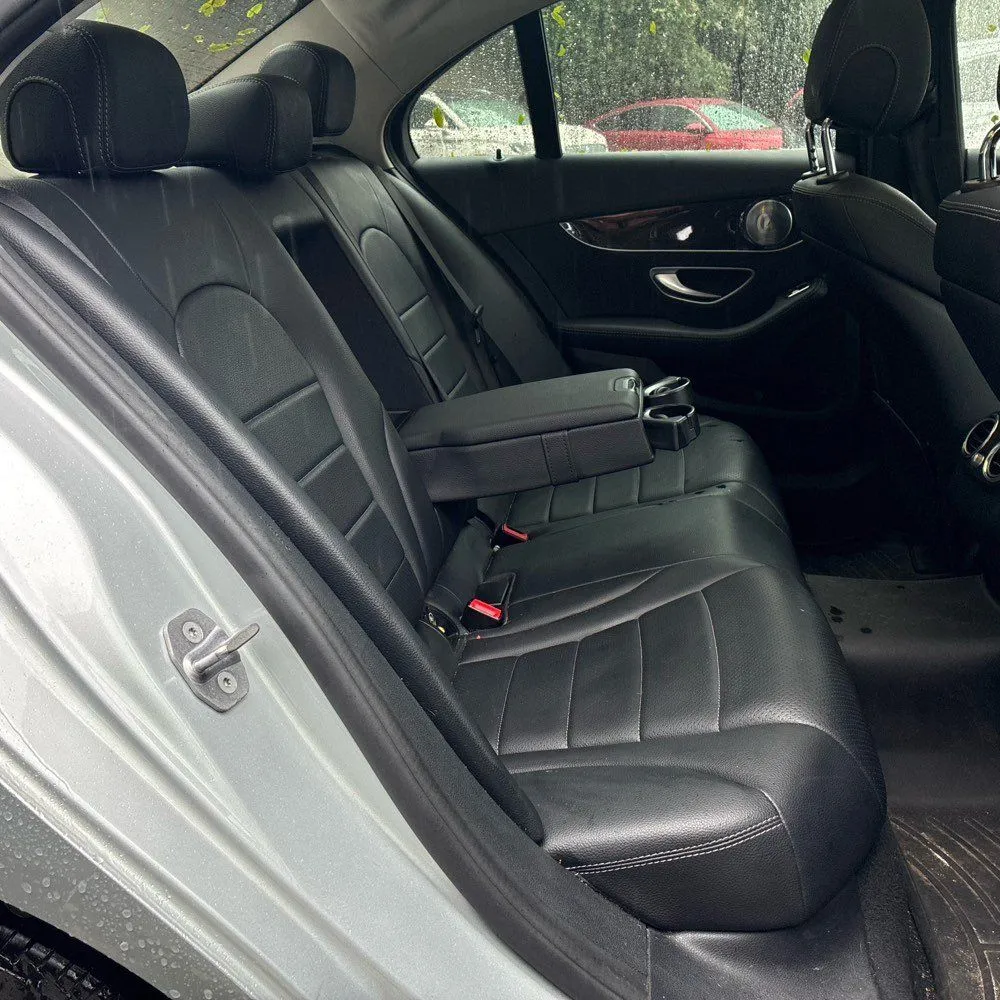 Mercedes-Benz C300 photo 24