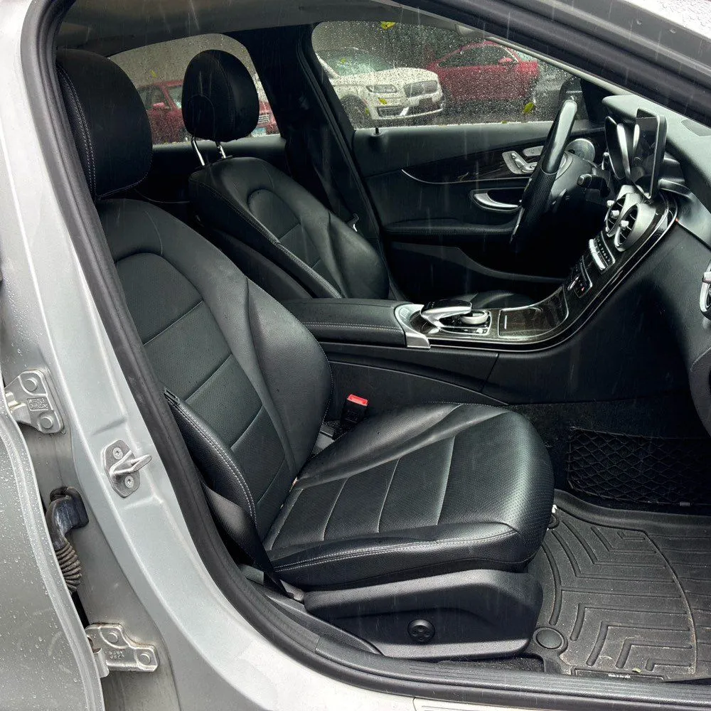 Mercedes-Benz C300 photo 22