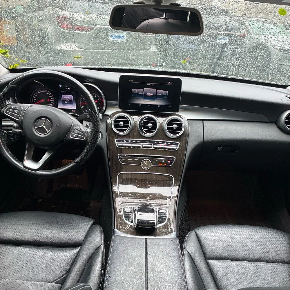 Mercedes-Benz C300 photo 26