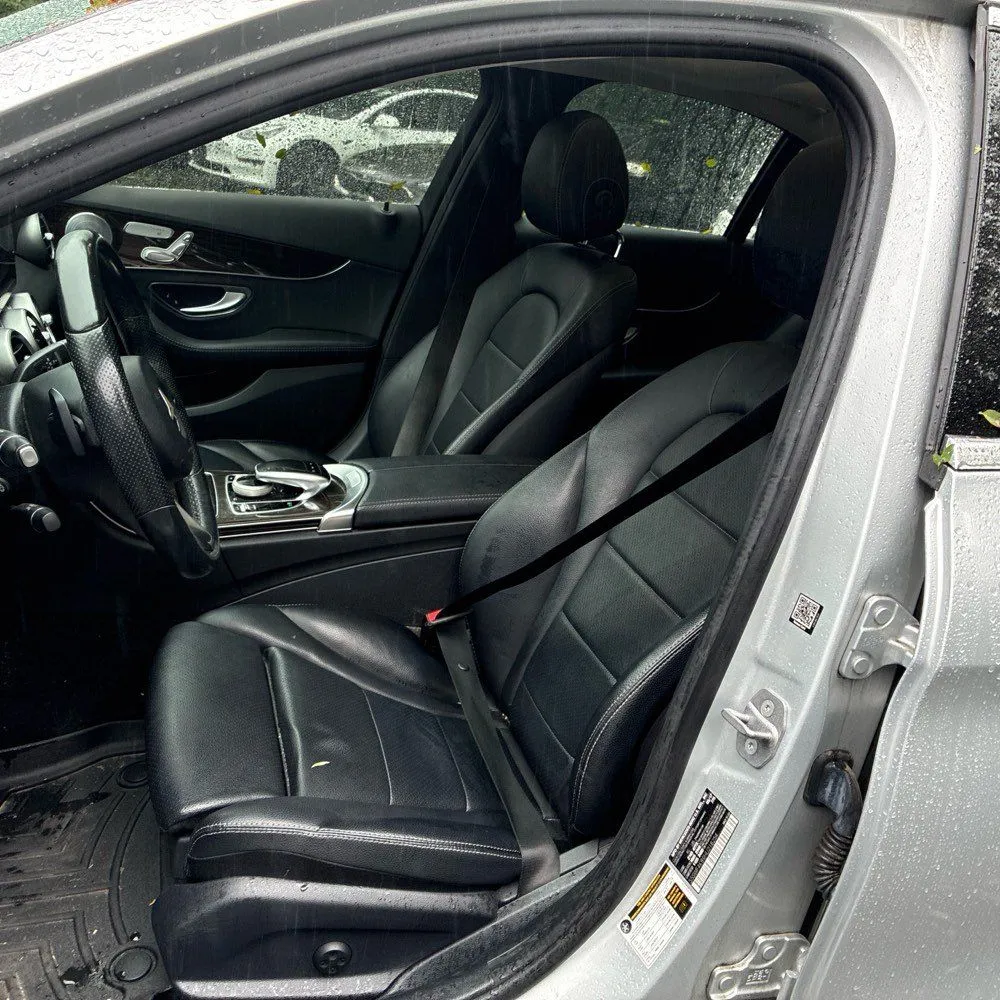 Mercedes-Benz C300 photo 21