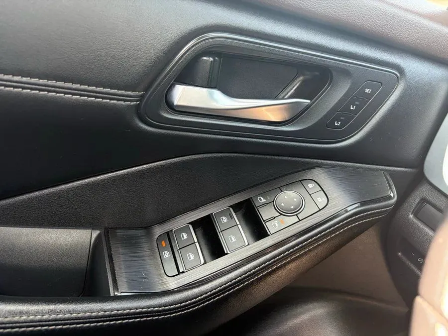 Nissan Rogue photo 26