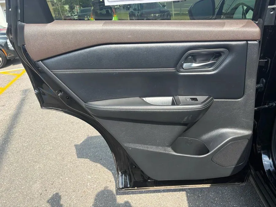 Nissan Rogue photo 13