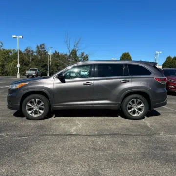 Another view of 2014 Toyota Highlander XLE V6 for sale in Carlstadt, NJ at 101 Motors