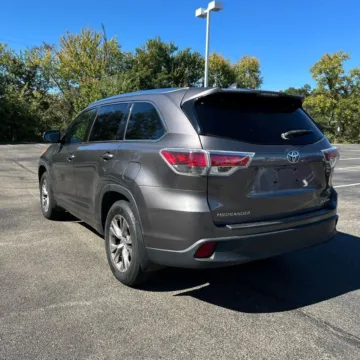More photos of 2014 Toyota Highlander XLE V6 at 101 Motors, NJ
