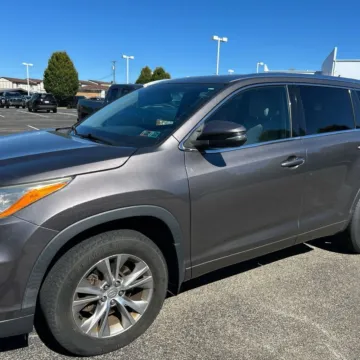 Photos of 2014 Toyota Highlander XLE V6 for sale in Carlstadt, NJ at 101 Motors
