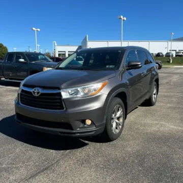 Gray 2014 Toyota Highlander XLE V6 for sale in Carlstadt, NJ