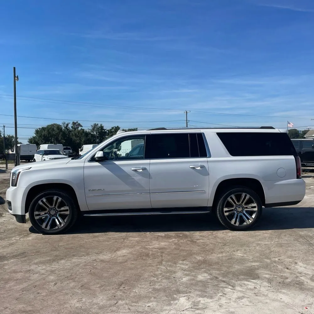 GMC Yukon XL photo 3