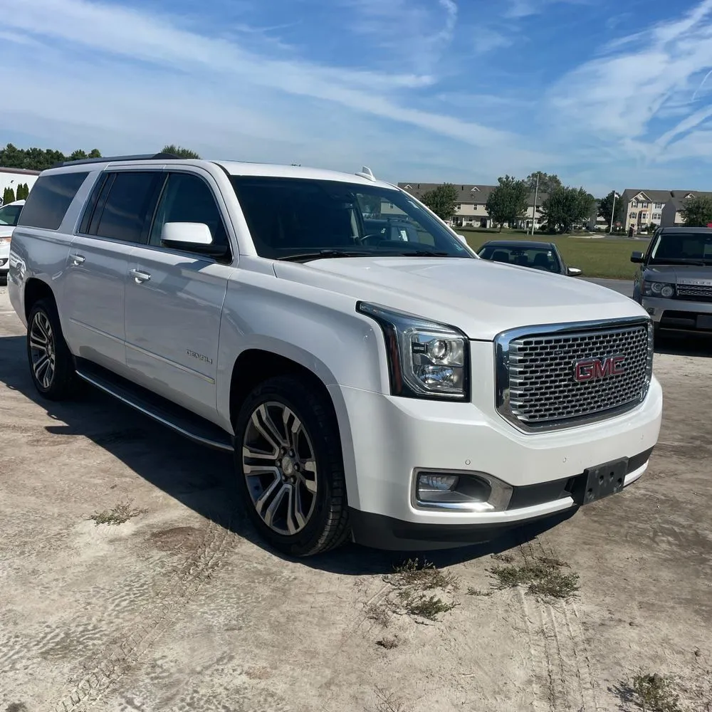 GMC Yukon XL photo 12
