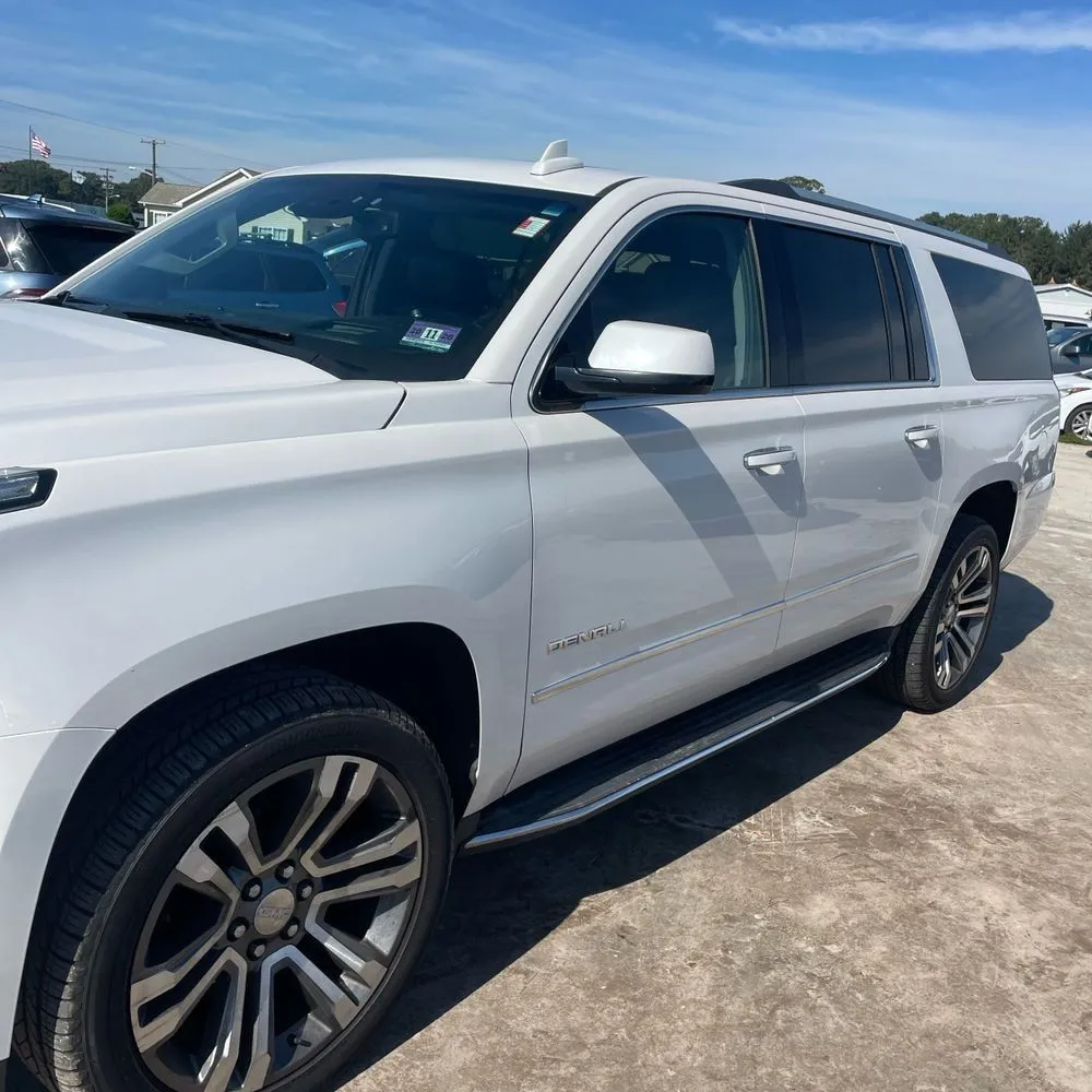 GMC Yukon XL photo 2