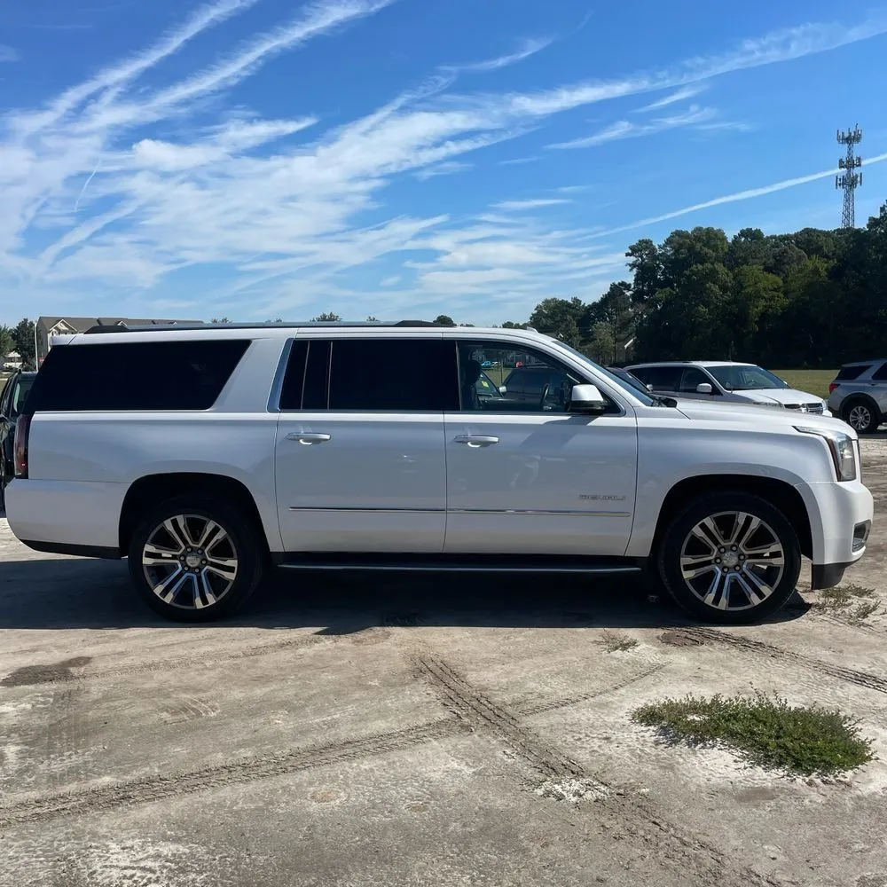 GMC Yukon XL photo 10
