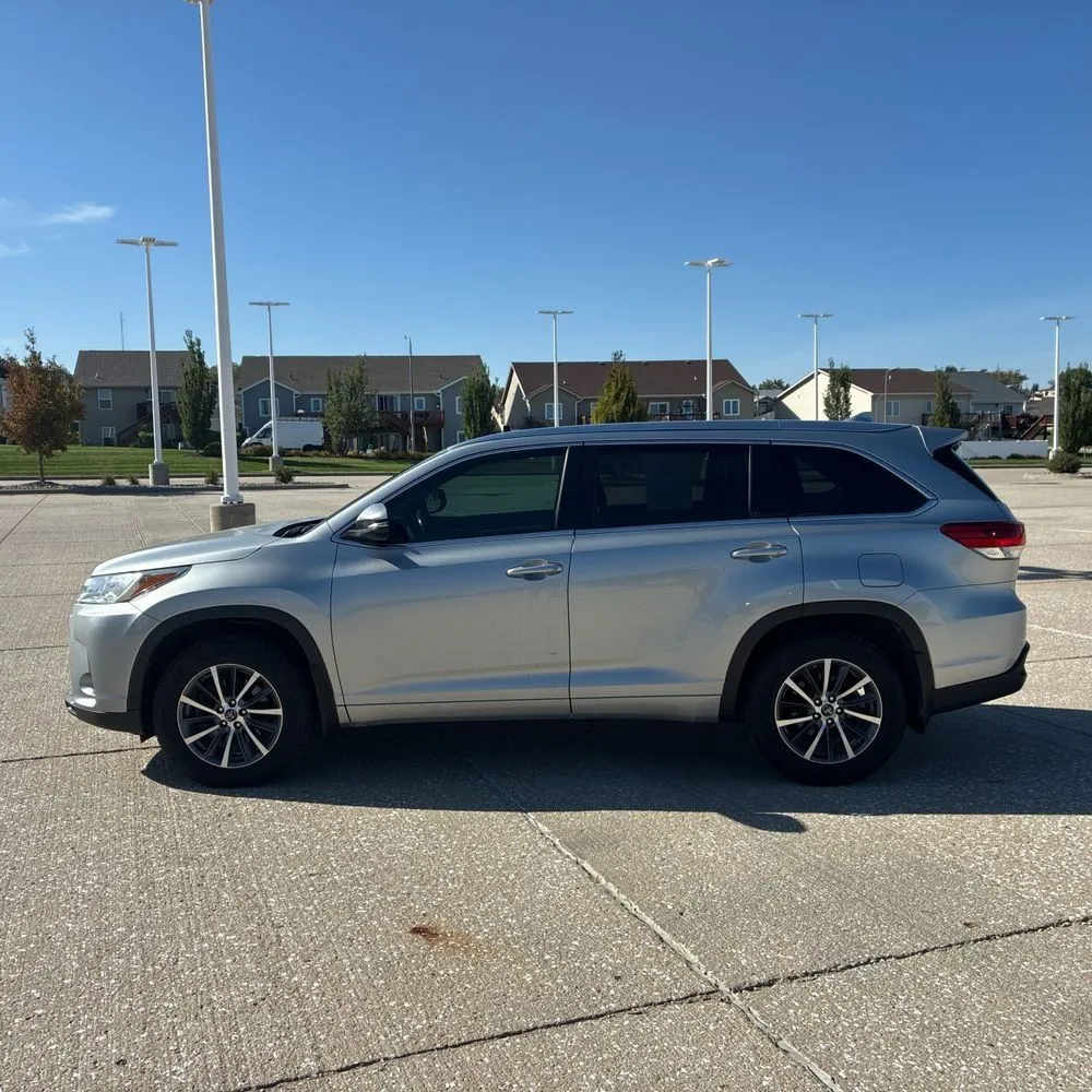 Toyota Highlander photo 3