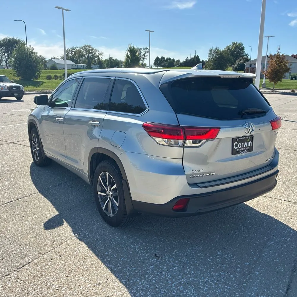 Toyota Highlander photo 5