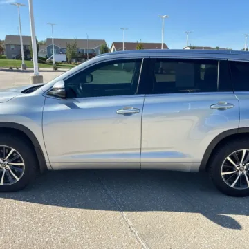 More photos of 2017 Toyota Highlander XLE at 101 Motors, NJ