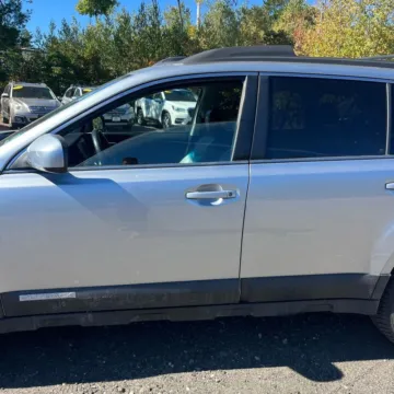 More photos of 2012 Subaru Outback 2.5i Limited at 101 Motors, NJ