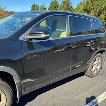 More photos of 2016 Toyota Highlander Limited Platinum V6 at 101 Motors, NJ