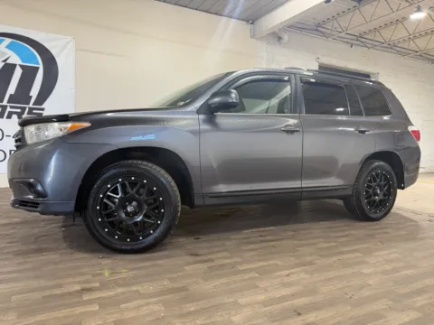 Photos of 2013 Toyota Highlander SE for sale in Carlstadt, NJ at 101 Motors