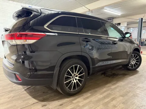 More photos of 2017 Toyota Highlander SE at 101 Motors, NJ