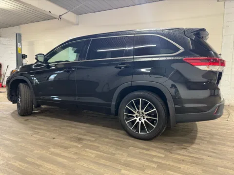 Photos of 2017 Toyota Highlander SE for sale in Carlstadt, NJ at 101 Motors