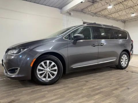 White 2017 Chrysler Pacifica Touring-L for sale in Carlstadt, NJ