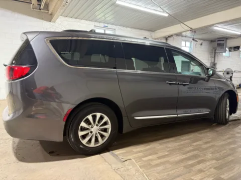 More photos of 2017 Chrysler Pacifica Touring-L at 101 Motors, NJ