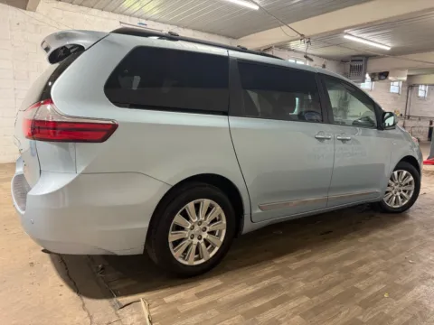 More photos of 2017 Toyota Sienna XLE Premium 7-Passenger at 101 Motors, NJ