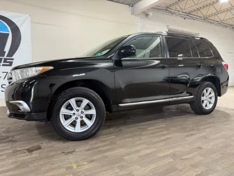 Black 2011 Toyota Highlander SE for sale in Carlstadt, NJ