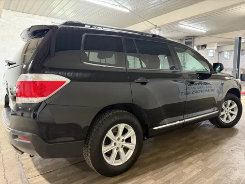 More photos of 2011 Toyota Highlander SE at 101 Motors, NJ