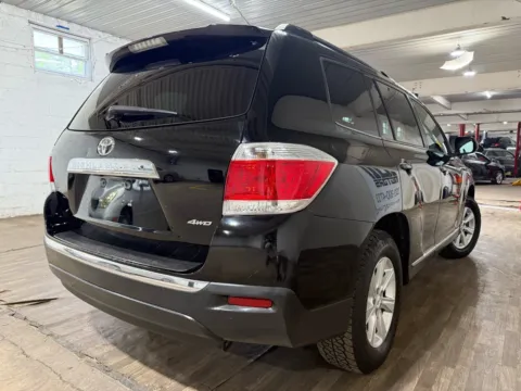 More photos of 2011 Toyota Highlander SE at 101 Motors, NJ