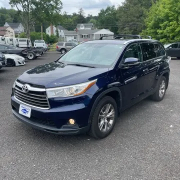 Blue 2015 Toyota Highlander XLE for sale in Carlstadt, NJ