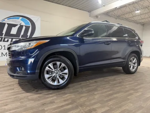 Blue 2015 Toyota Highlander XLE for sale in Carlstadt, NJ
