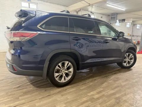 More photos of 2015 Toyota Highlander XLE at 101 Motors, NJ