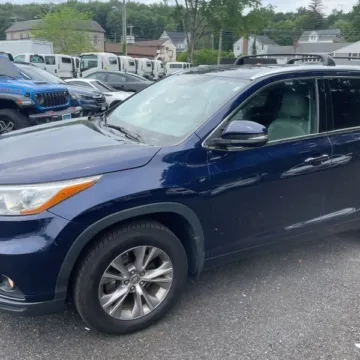 Photos of 2015 Toyota Highlander XLE for sale in Carlstadt, NJ at 101 Motors