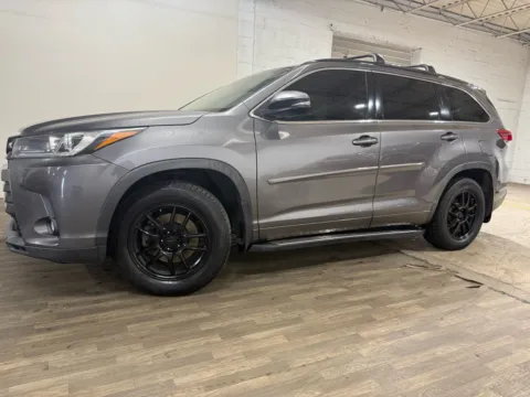 Photos of 2017 Toyota Highlander SE for sale in Carlstadt, NJ at 101 Motors