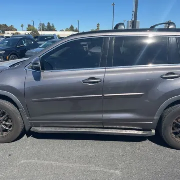 More photos of 2017 Toyota Highlander SE at 101 Motors, NJ