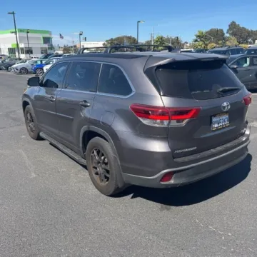 More photos of 2017 Toyota Highlander SE at 101 Motors, NJ