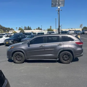 Another view of 2017 Toyota Highlander SE for sale in Carlstadt, NJ at 101 Motors