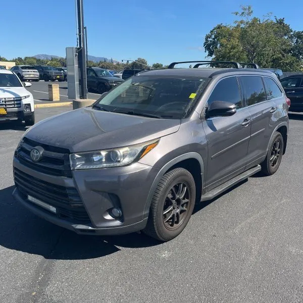 Gray 2017 Toyota Highlander SE for sale in Carlstadt, NJ