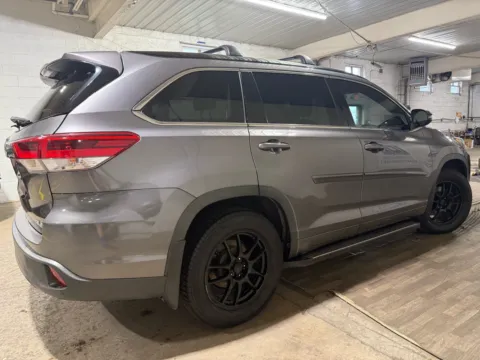 More photos of 2017 Toyota Highlander SE at 101 Motors, NJ